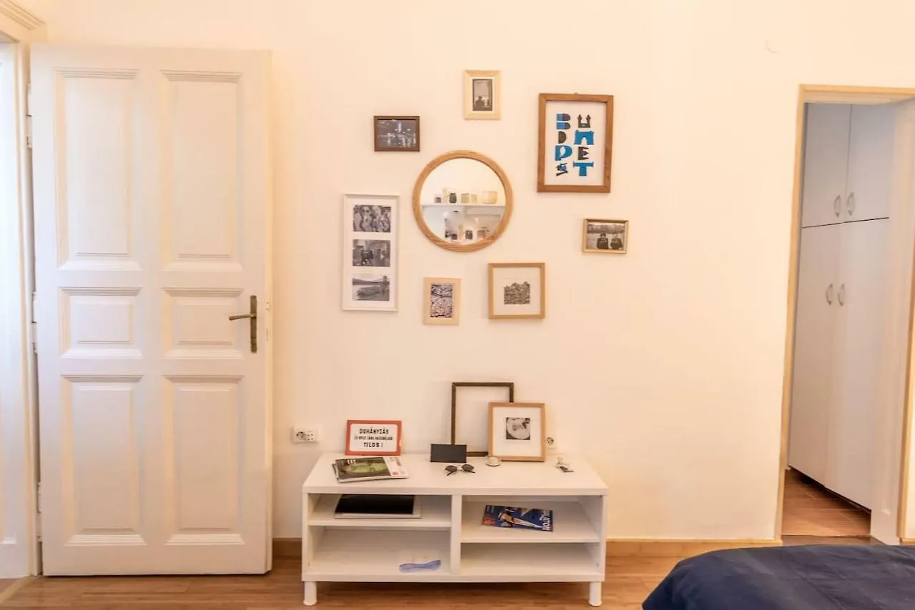 Artlovers' Flat - Kazinczy Street Budapest 0*,